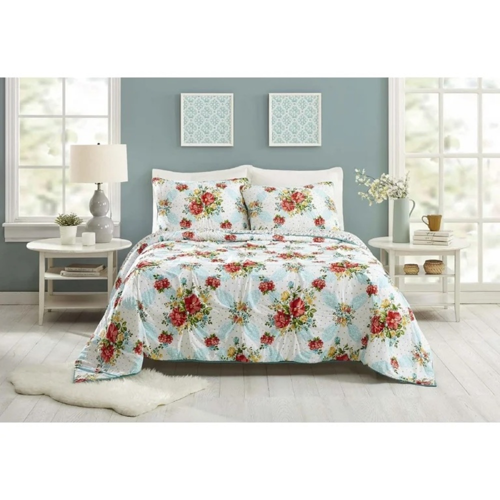 Pioneer Woman Vintage Floral quilt & Shams